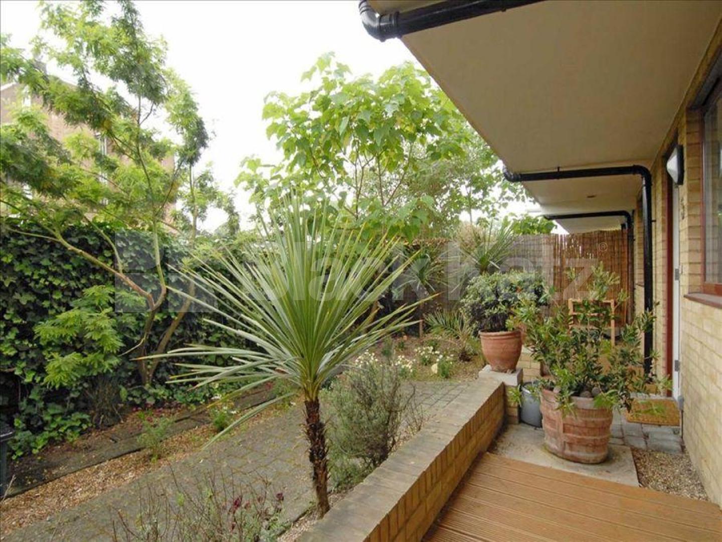 			New Instruction, 3 Bedroom, 1 bath, 1 reception Flat			 Barnsbury Grove, ISLINGTON/BARNSBURY